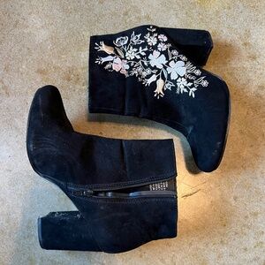 Loreida Bootie Black Womens Size 10 Chunky Heel Floral